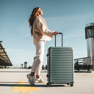 *On a purchase value of €250/€400 follows 15%/20% extra discount. Excluding Casual and accessories. Cannot be combined with other discounts or promotions.