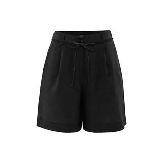 *Linen shorts "Marilla". Cannot be combined with other discounts or promotions. (RRP €69.99 | Outlet price €48.99)