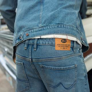 *3 jeans for €129