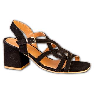 *Women's sandalette, in the color nero. While stock lasts. Cannot be combined with other discounts. (RRP €130 | Outlet price €90)