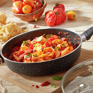 *"Ballarini Latina", braising pan with glass lid. While stock lasts. Cannot be combined with other discounts. (RRP €84.95 | Outlet price €58.95)