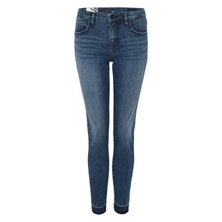 *Jeans "Evita-Urban". Cannot be combined with other discounts or promotions. (RRP €89.99 | Outlet price €62.99)