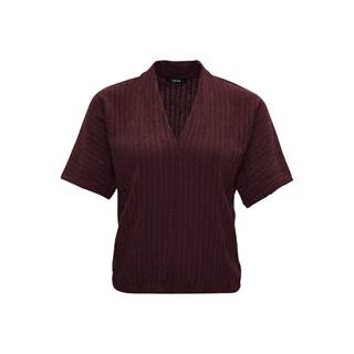 *V-shirt "Seralia". Cannot be combined with other discounts or promotions. (RRP €59.99 | Outlet price €41.99)