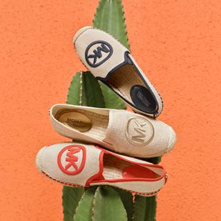 *On shoes. Excluding price points & sale items. Cannot be combined with other discounts or promotions.