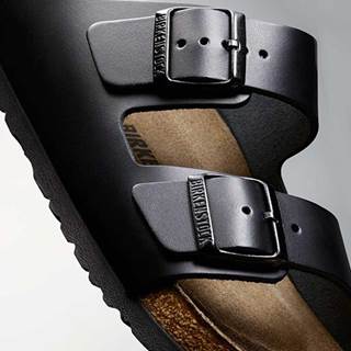 *On a purchase of 2/3 pairs of shoes follows 20%/30% extra discount on the cheapest pair. Cannot be combined with other discounts or promotions.