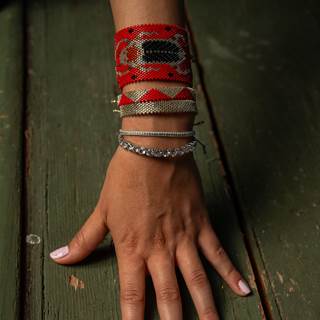 Skarabäus-Armband aus 2.000 Glasperlen, handgefädelt | Outletpreis € 91