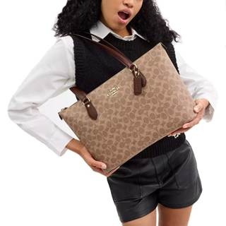 Gallery Tote Bag in Signature Canvas