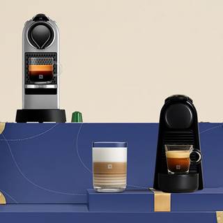 When you purchase a coffee machine, you will receive a goodie bag containing Financiers Pistachio, a Touch Travel Mug, a medium serving display, and a jute bag as a gift.*