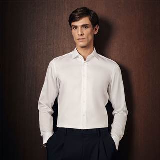 *valable pour les chemises pour hommes et les chemisiers basiques pour femmes