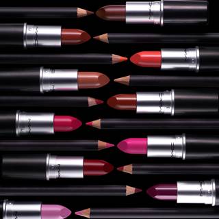 Spend £45+ and receive 1 free gift, 
Spend £55+ and receive 3 free gifts
Spend £75+ and receive 4 free gifts + 15% off 

T&Cs apply, please see in store for further details